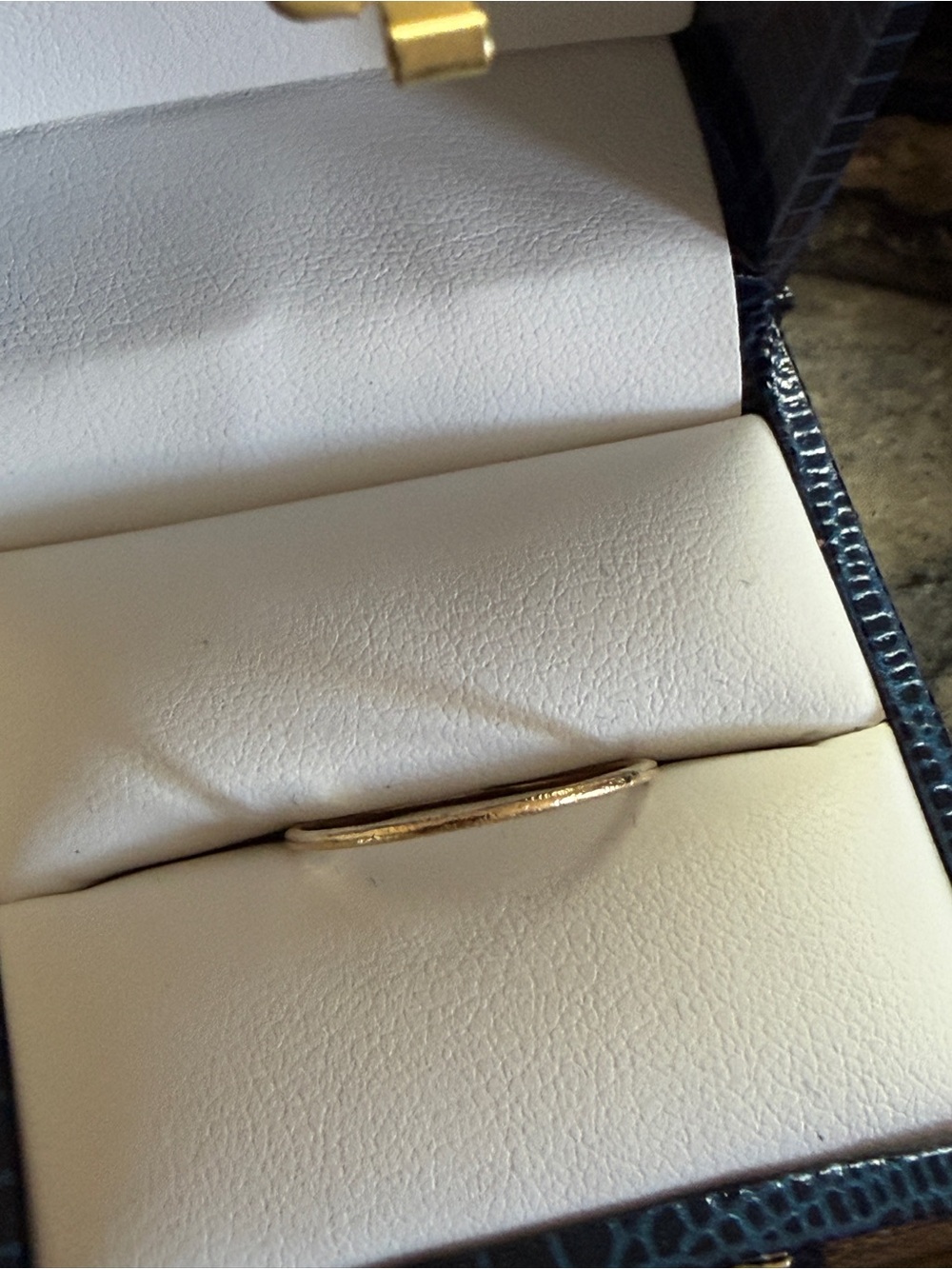Satomi Kawakita Sz 7 18k 0.9mm Rough Texture Gold Band Catbird - Picture 7 of 9